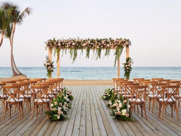 tropical-decoration-for-your-wedding-day-at-finest-punta-cana